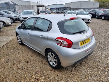 Used Peugeot 208 2013 for sale - 76499540: Photo
