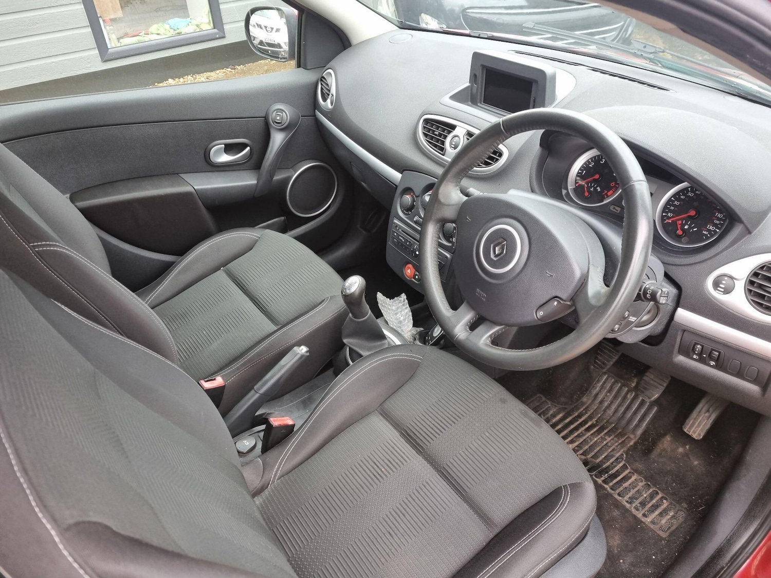 Used Renault Clio 2010 for sale - 76689294: Photo 10