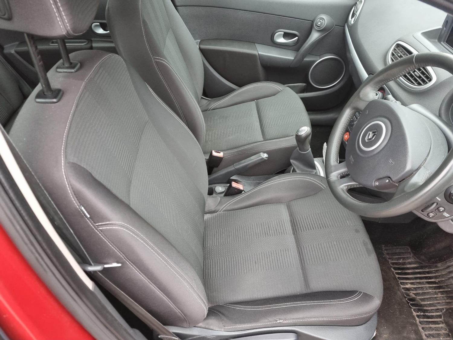 Used Renault Clio 2010 for sale - 76689294: Photo 11