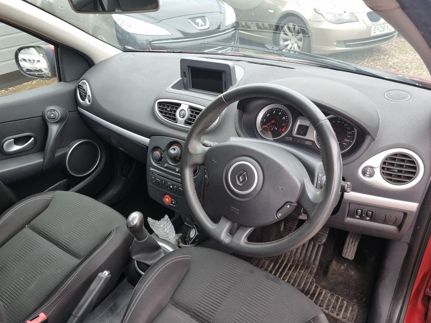 Used Renault Clio 2010 for sale - 76689294: Photo 9