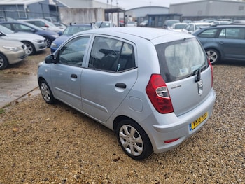 Used Hyundai i10 2013 for sale - 76976550: Photo