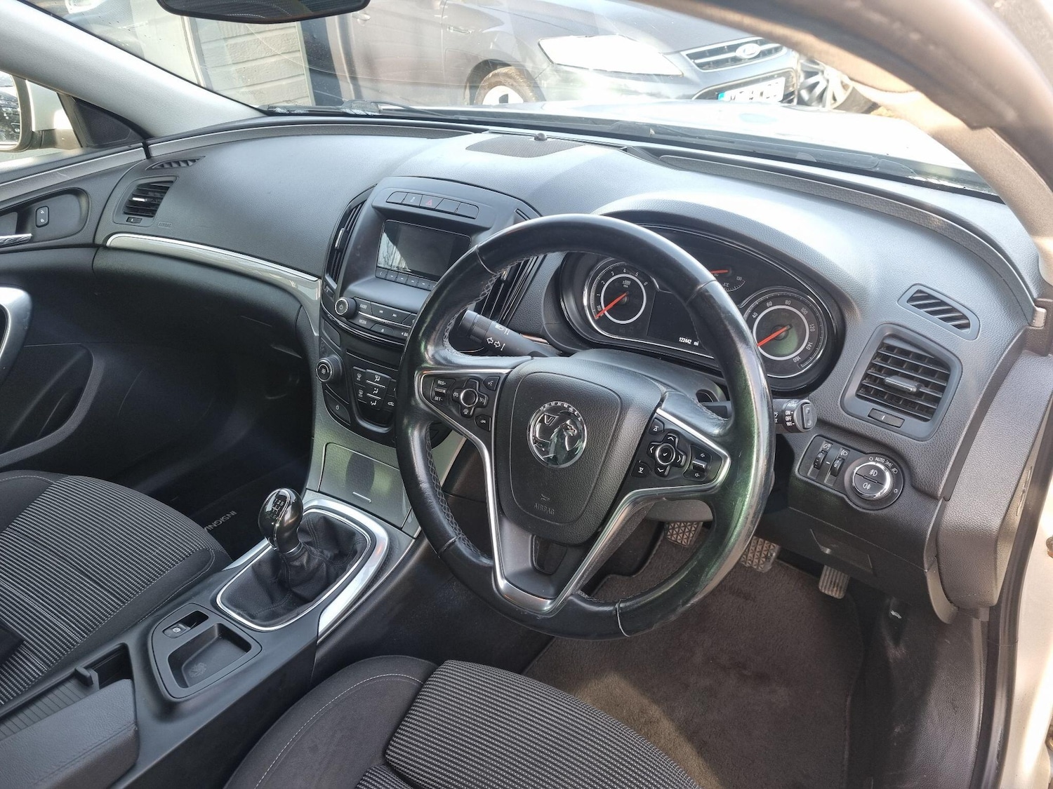 Used Vauxhall Insignia 2015 for sale - 76976888: Photo 9