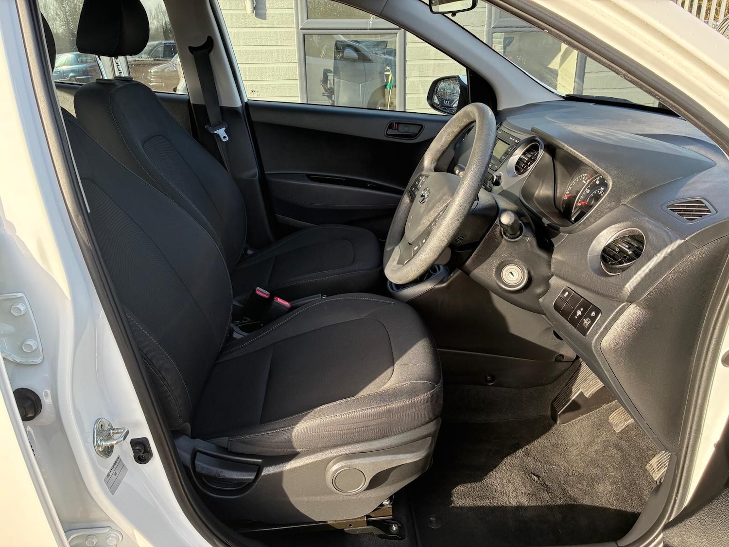 Used Hyundai i10 2017 for sale - 77314788: Photo 11