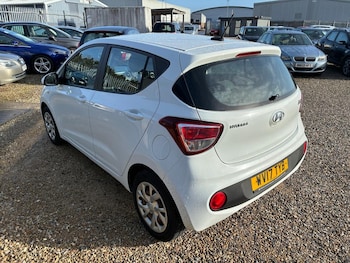 Used Hyundai i10 2017 for sale - 77314788: Photo