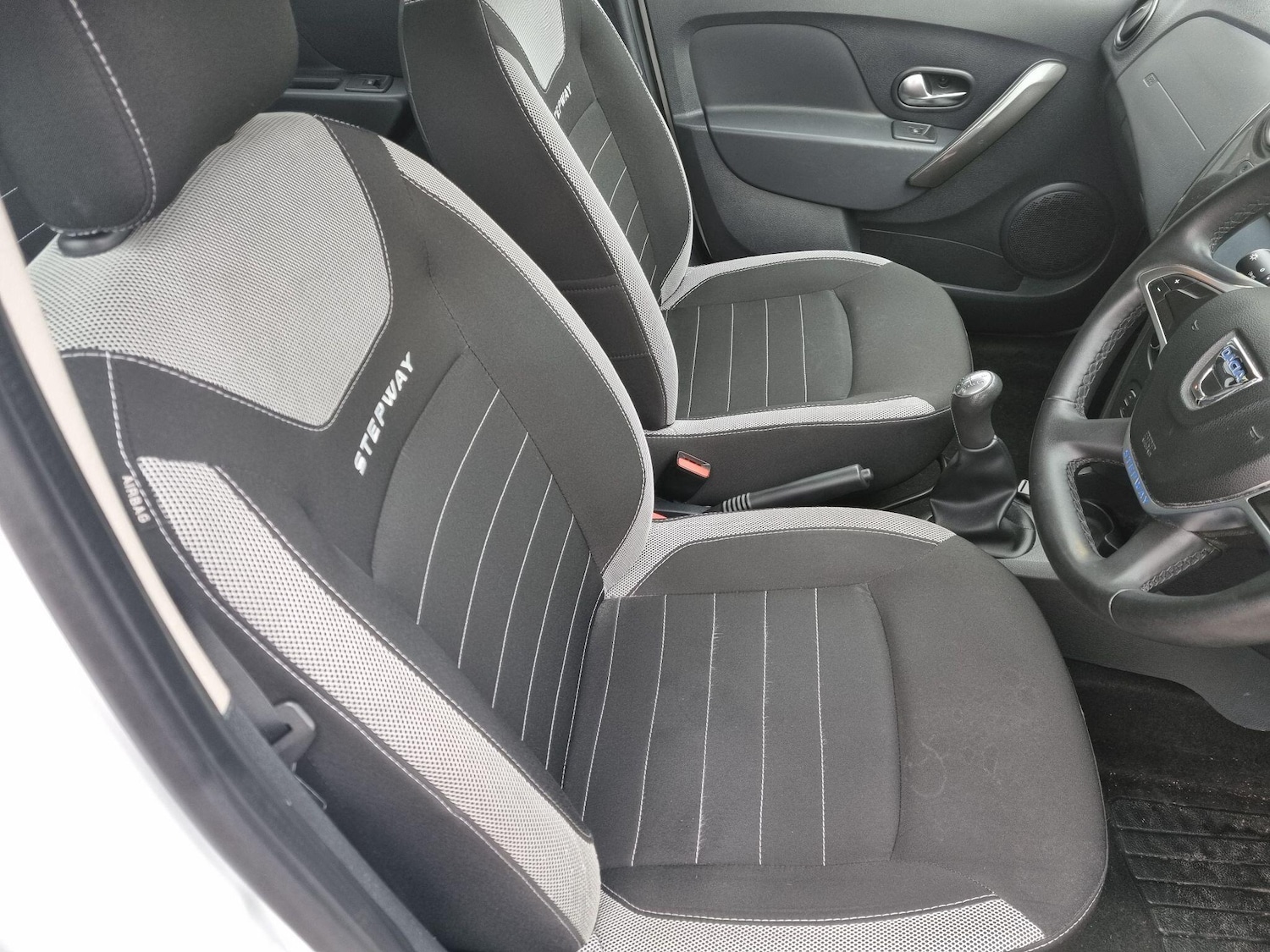 Used Dacia Sandero Stepway 2018 for sale - 76832601: Photo 10