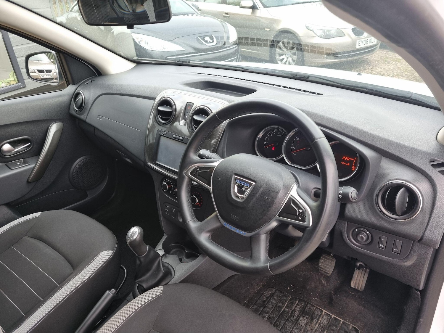 Used Dacia Sandero Stepway 2018 for sale - 76832601: Photo 8