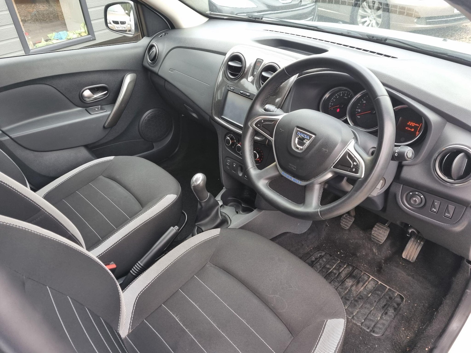 Used Dacia Sandero Stepway 2018 for sale - 76832601: Photo 9