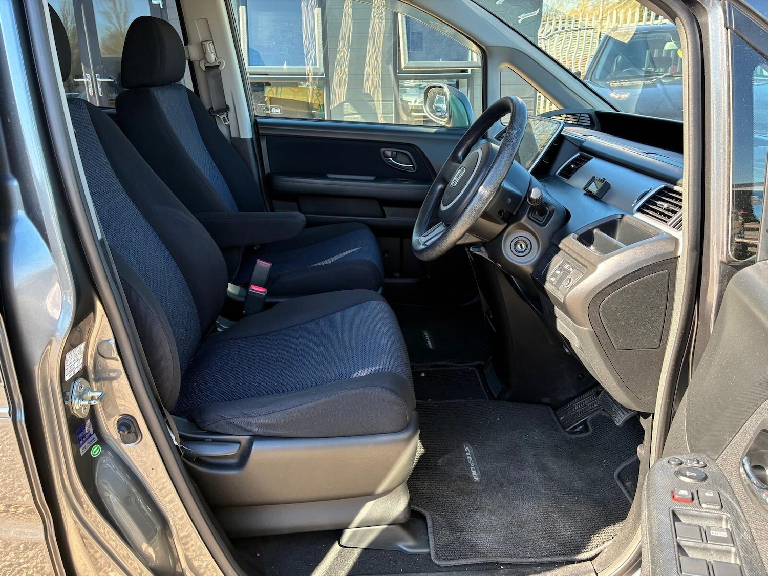 Used Honda Stepwagon 2023 for sale - 77939860: Photo 13