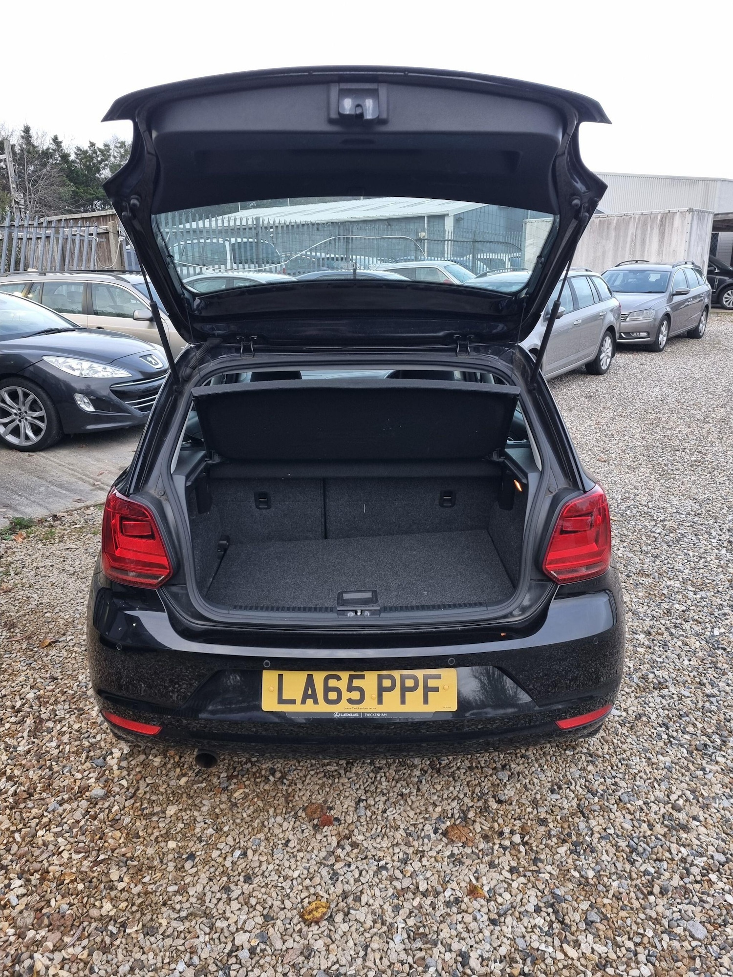 Used Volkswagen Polo 2015 for sale - 76573040: Photo 8