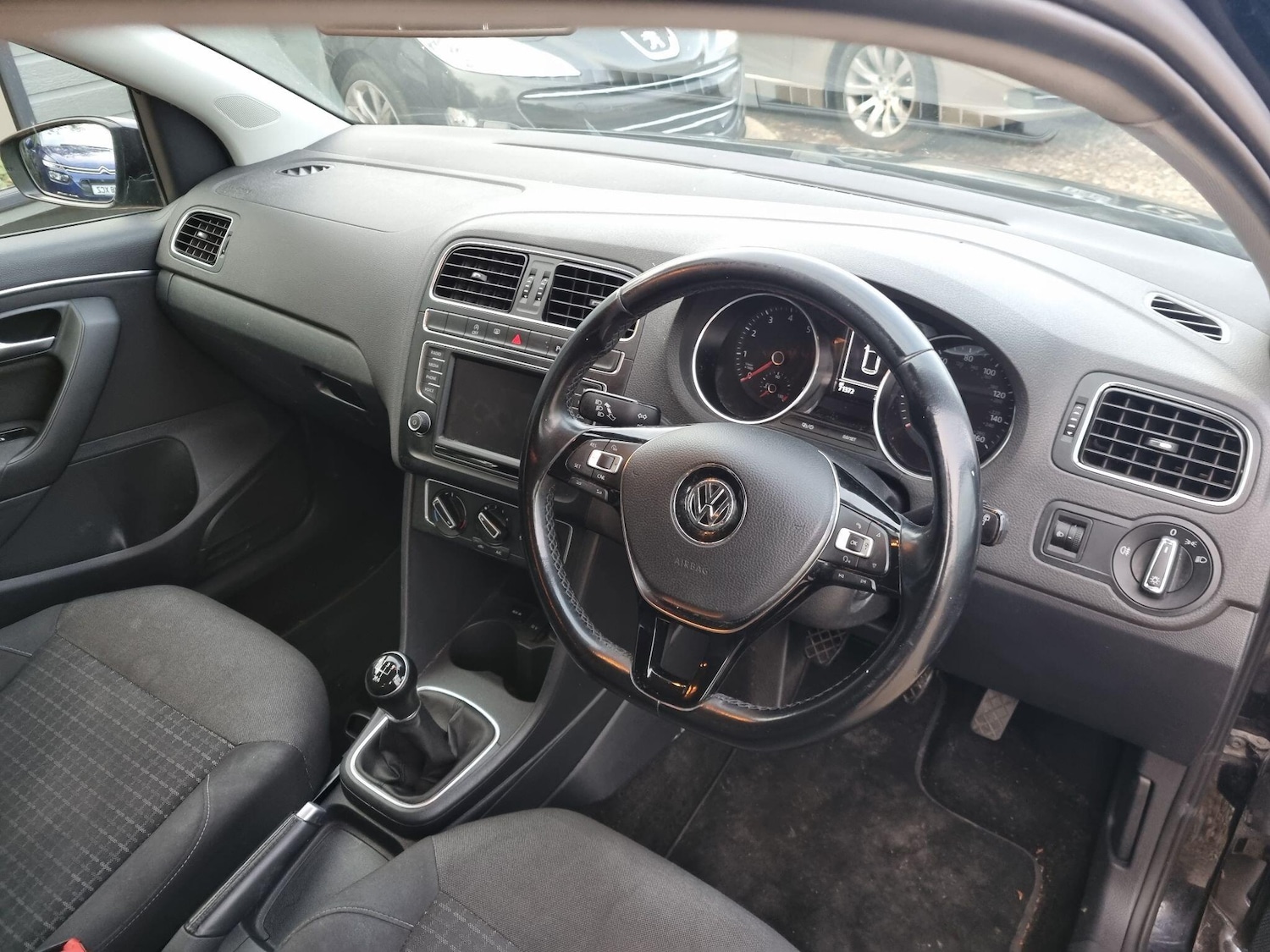 Used Volkswagen Polo 2015 for sale - 76573040: Photo 9