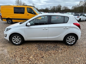 Used Hyundai i20 2014 for sale - 77400749: Photo