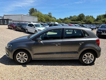 Used Volkswagen Polo 2016 for sale - 79361456: Photo