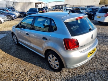 Used Volkswagen Polo 2010 for sale - 76398187: Photo