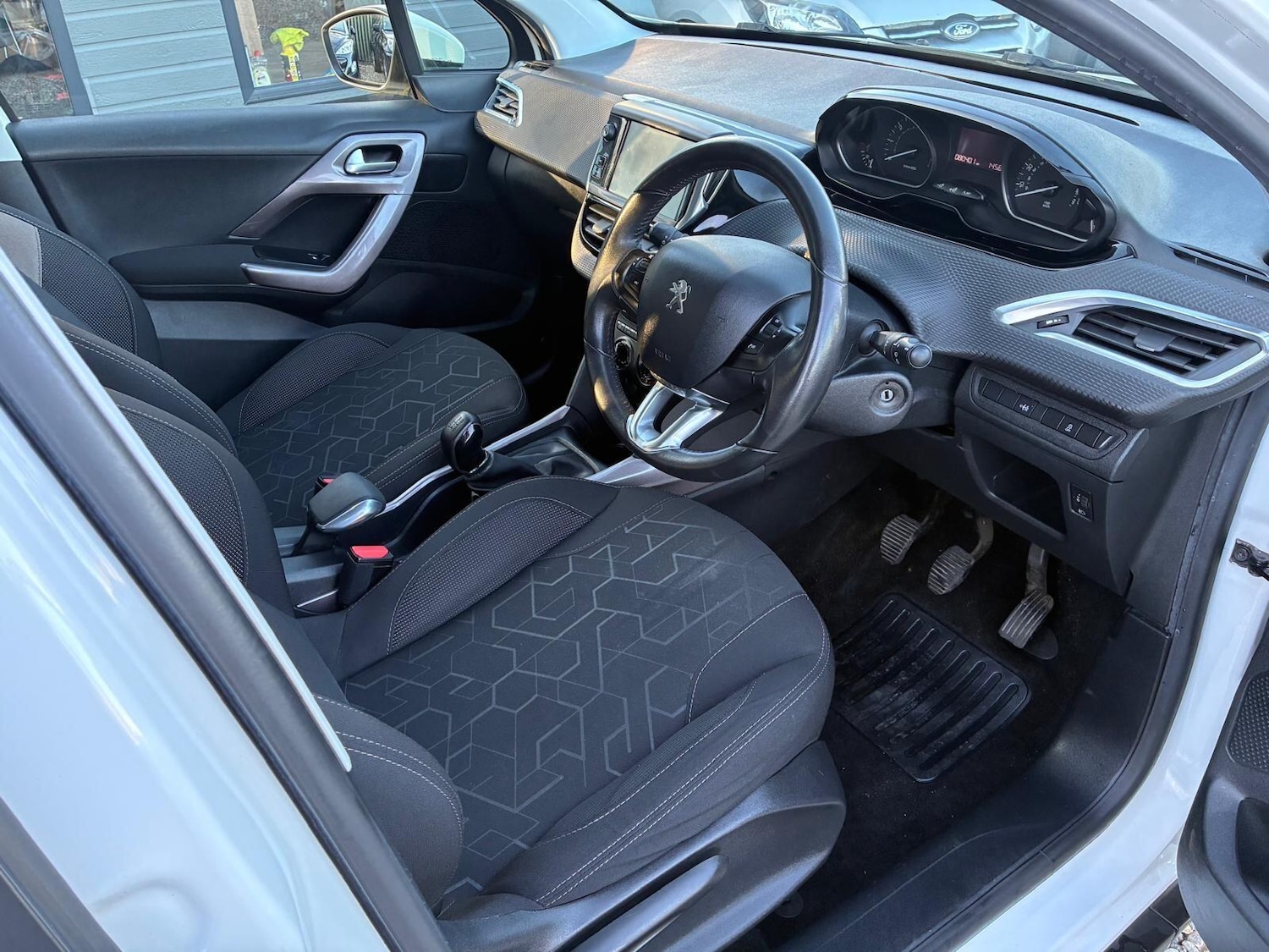 Used Peugeot 2008 2015 for sale - 77658478: Photo 10