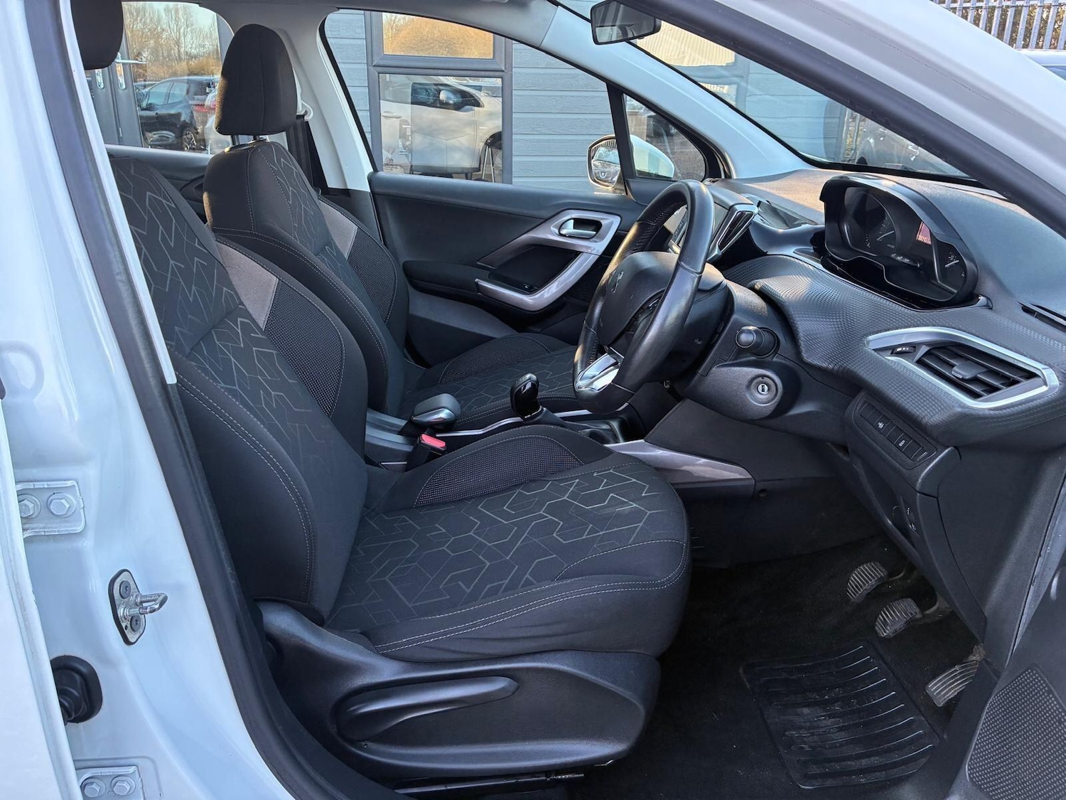 Used Peugeot 2008 2015 for sale - 77658478: Photo 11