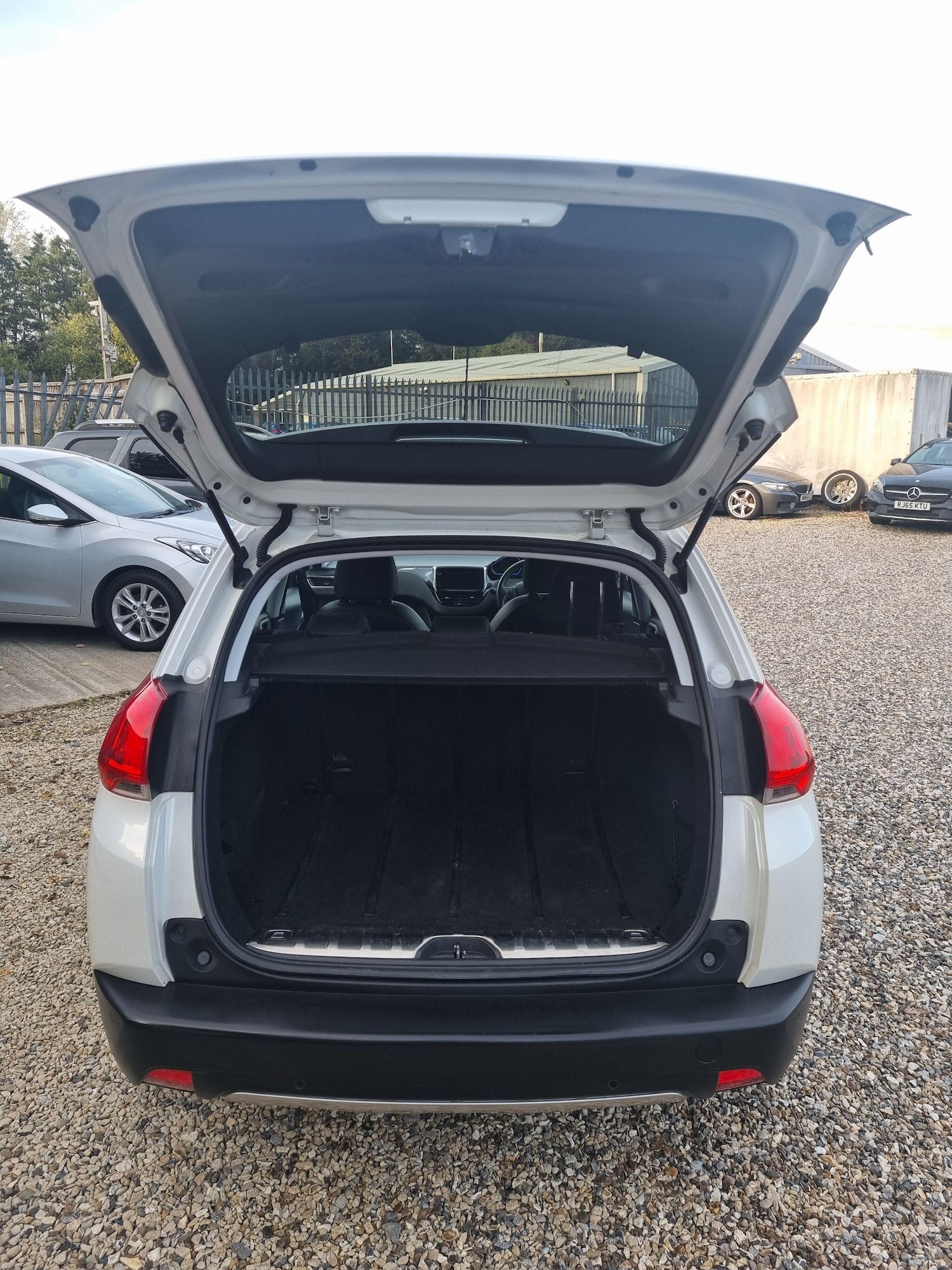 Used Peugeot 2008 2015 for sale - 76013623: Photo 8