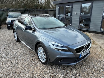 Used Volvo V40 Cross Country 2018 for sale - 77647055: Photo