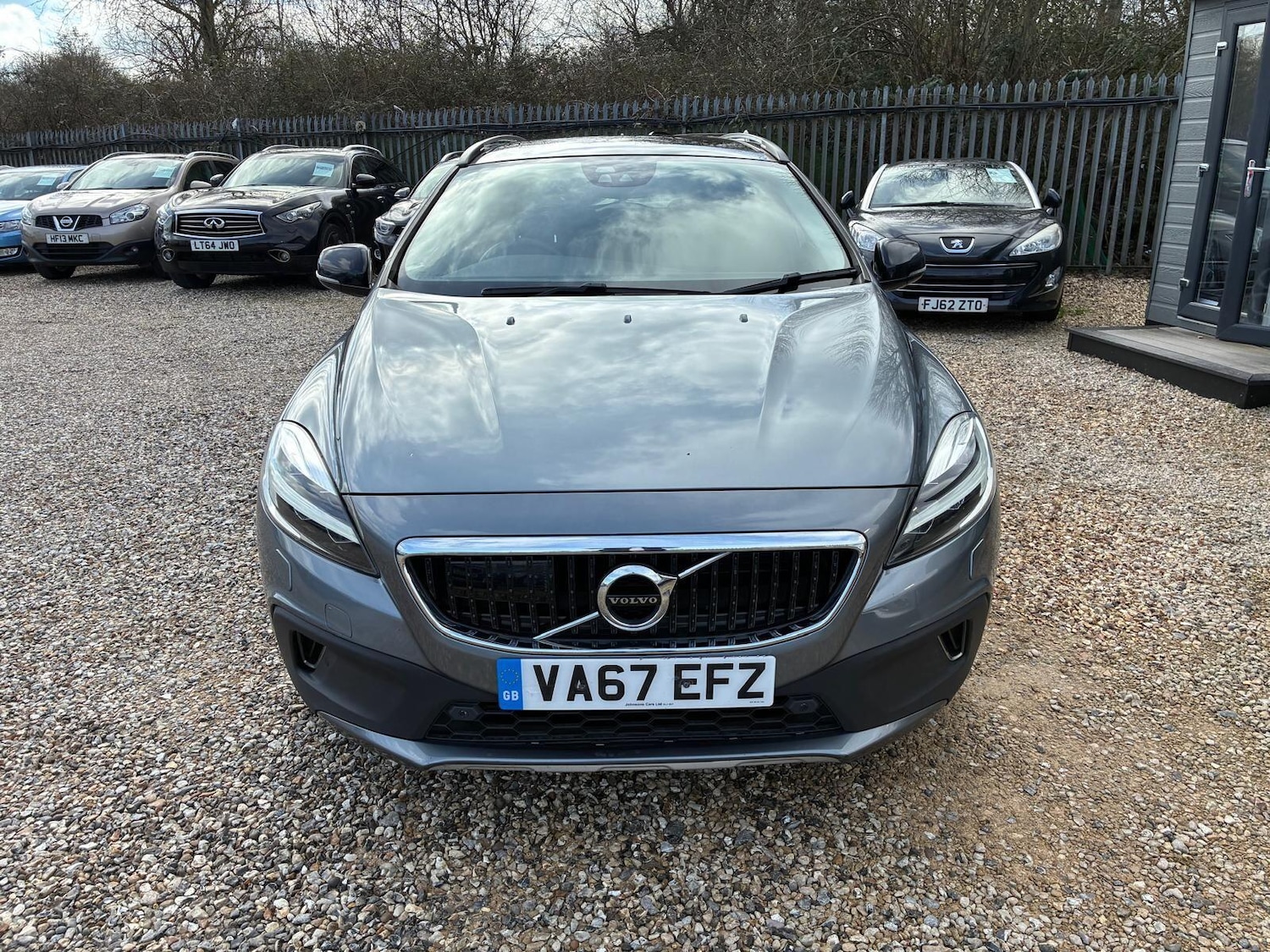 Used Volvo V40 Cross Country 2018 for sale - 77647055: Photo 2