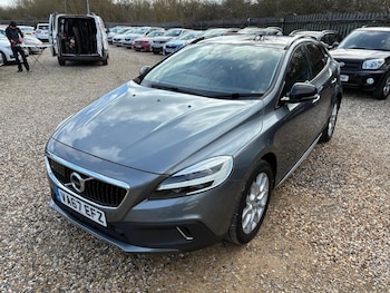 Used Volvo V40 Cross Country 2018 for sale - 77647055: Photo