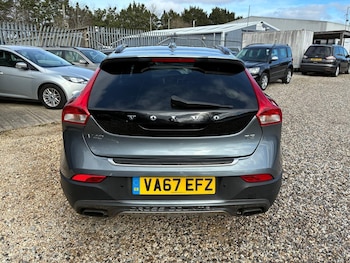 Used Volvo V40 Cross Country 2018 for sale - 77647055: Photo