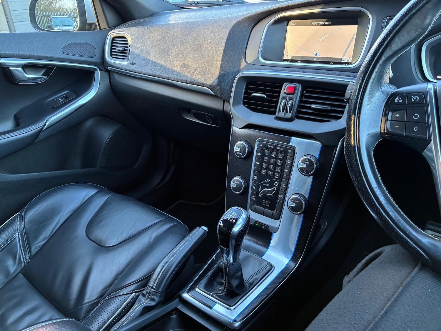 Used Volvo V40 2015 for sale - 77705297: Photo 14