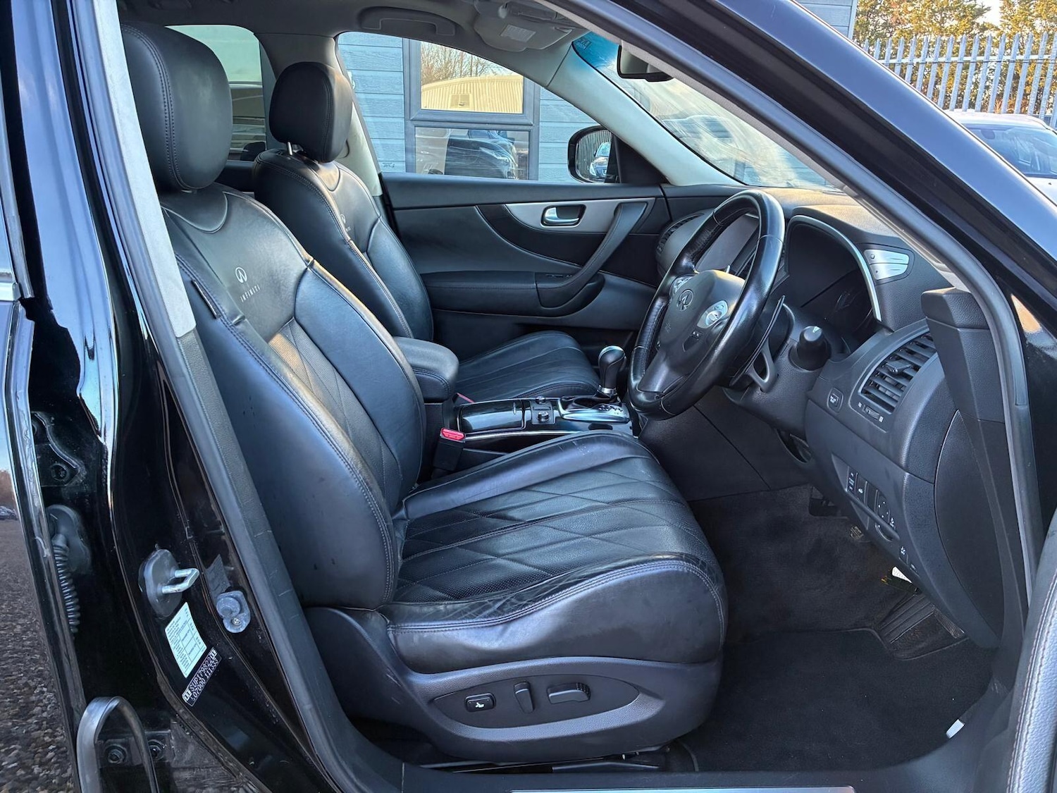 Used Infiniti QX70 2014 for sale - 77144441: Photo 11