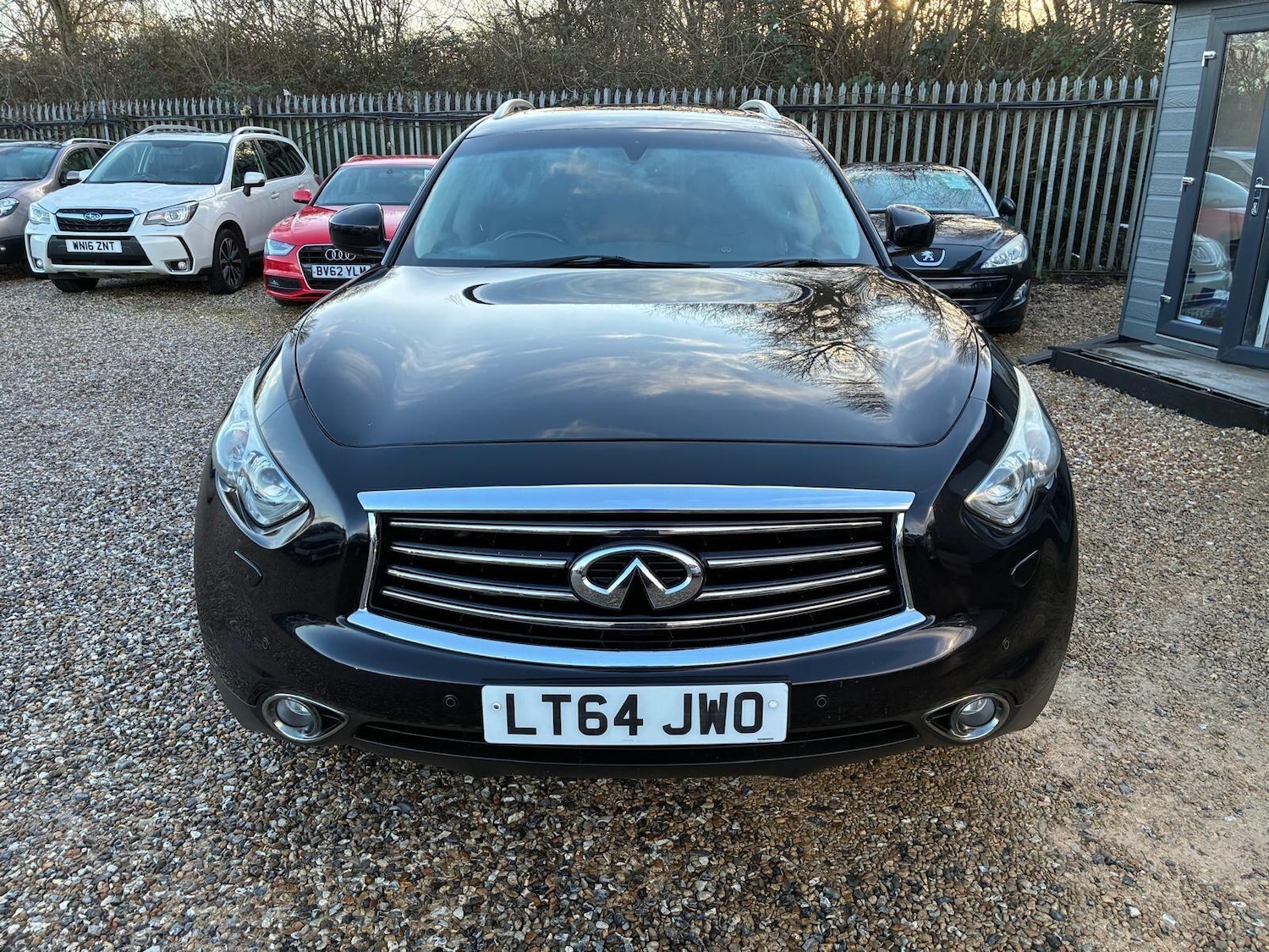 Used Infiniti QX70 2014 for sale - 77144441: Photo 2