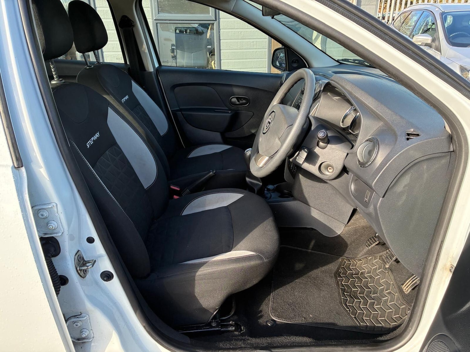 Used Dacia Sandero Stepway 2014 for sale - 77637519: Photo 11