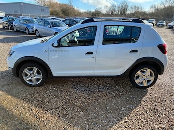 Used Dacia Sandero Stepway 2014 for sale - 77637519: Photo
