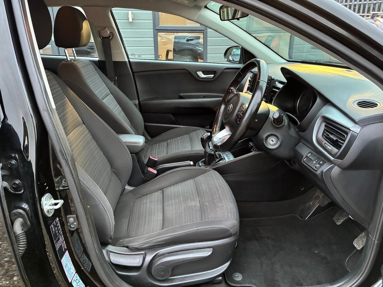 Used Kia Stonic 2018 for sale - 77215318: Photo 11