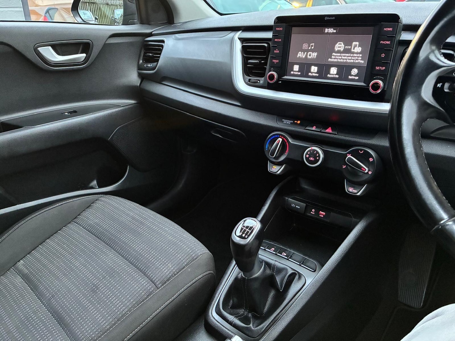 Used Kia Stonic 2018 for sale - 77215318: Photo 12