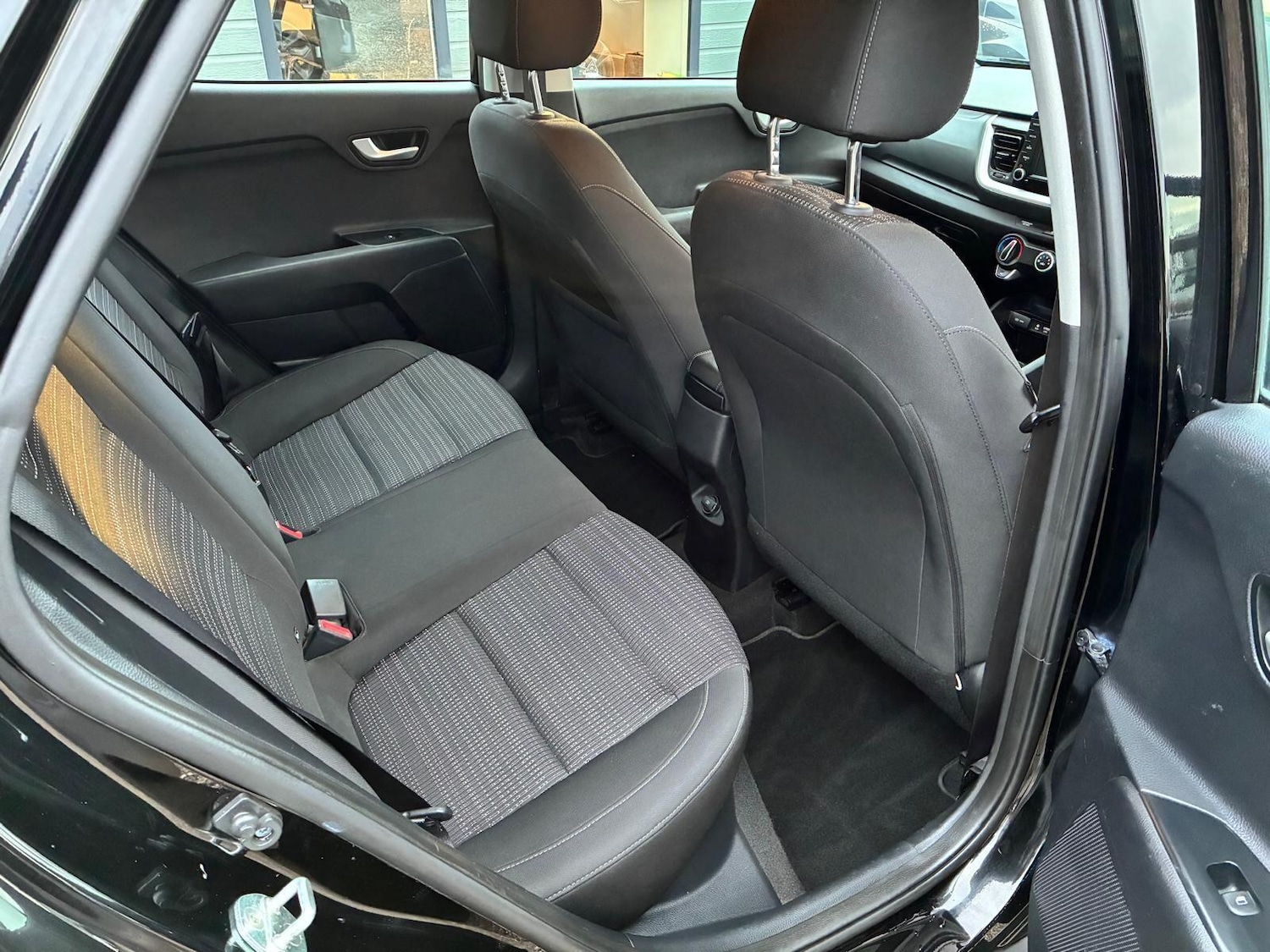 Used Kia Stonic 2018 for sale - 77215318: Photo 15