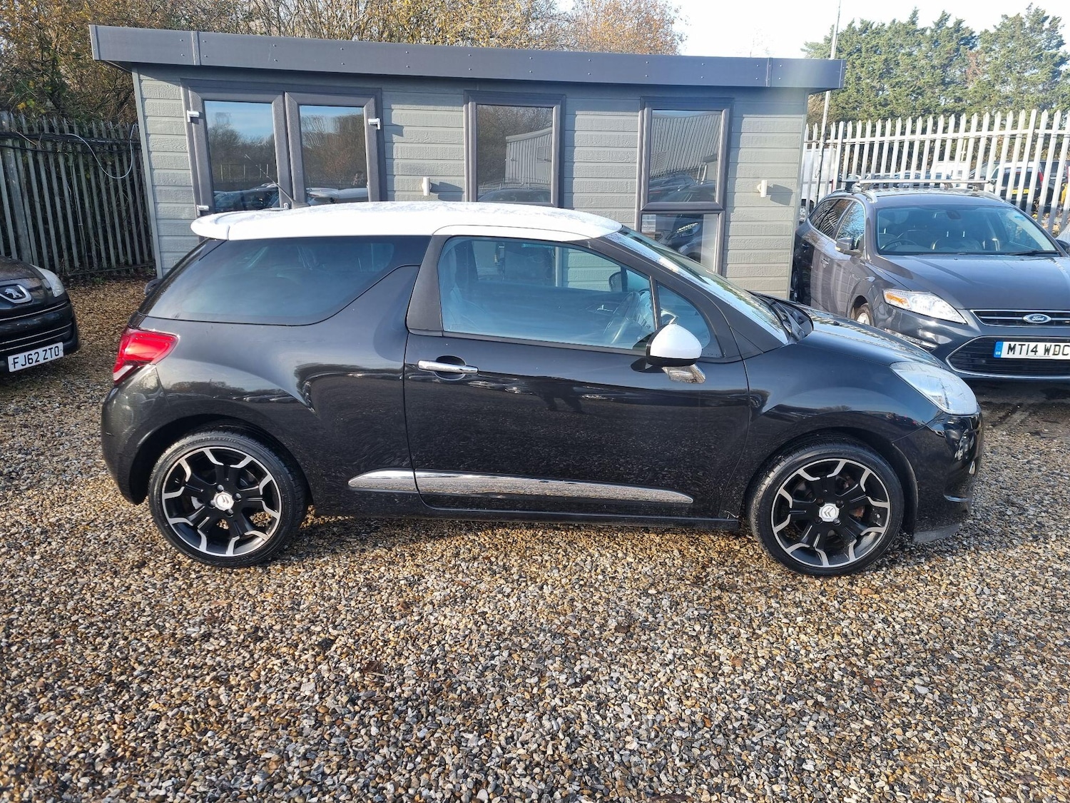 Used Citroen DS3 2010 for sale - 76936206: Photo 2