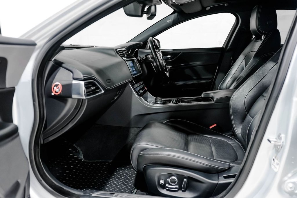 Used Jaguar XE 2018 for sale - 76454684: Photo 13