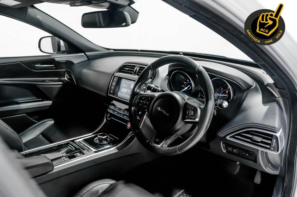 Used Jaguar XE 2018 for sale - 76454684: Photo 3