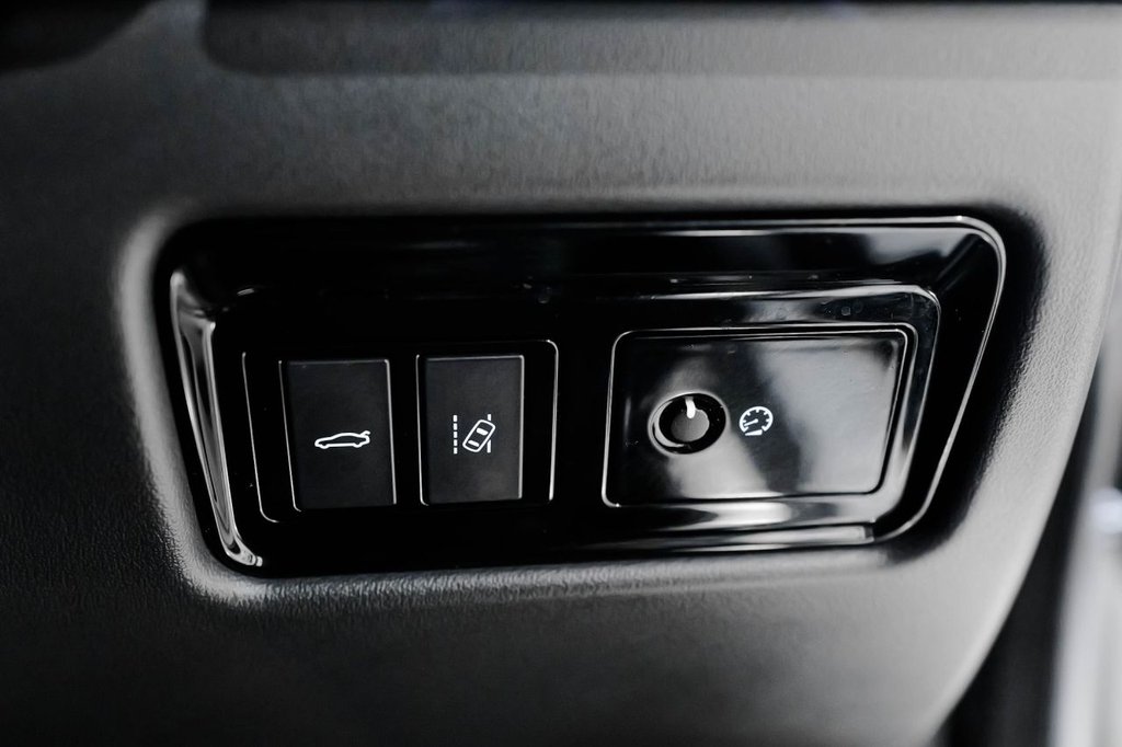 Used Jaguar XE 2018 for sale - 76454684: Photo 30