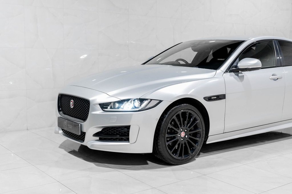 Used Jaguar XE 2018 for sale - 76454684: Photo 4