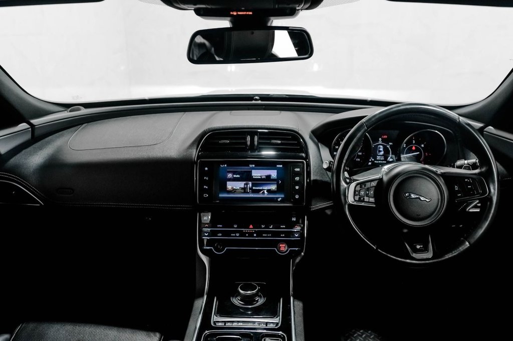 Used Jaguar XE 2018 for sale - 76454684: Photo 40