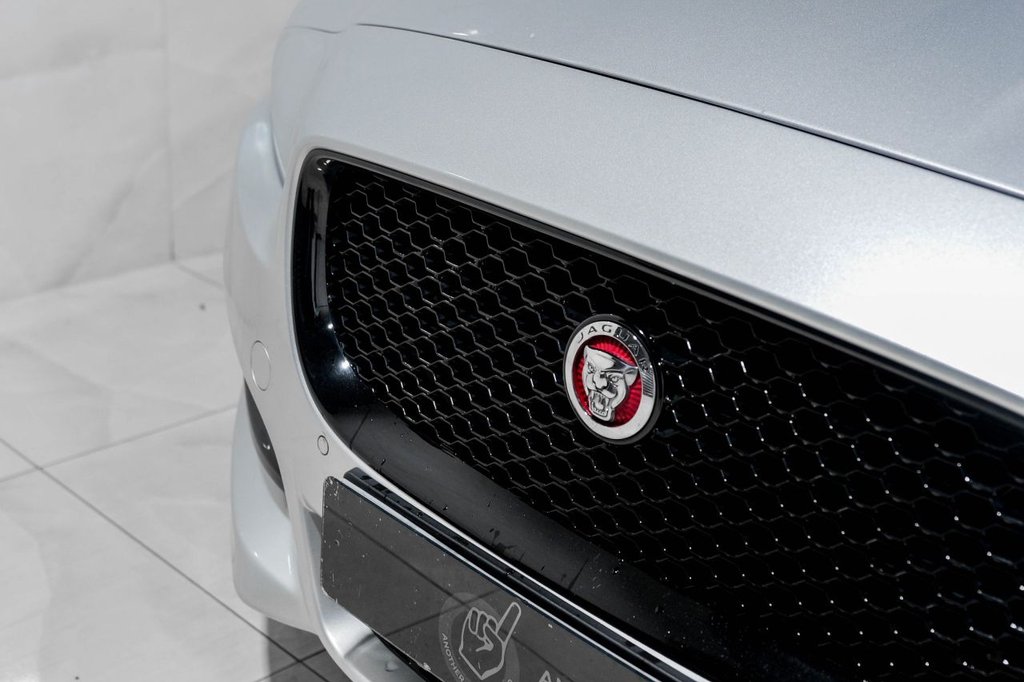 Used Jaguar XE 2018 for sale - 76454684: Photo 6