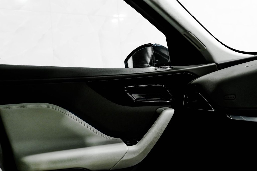 Used Jaguar F-Pace 2016 for sale - 76417088: Photo 27