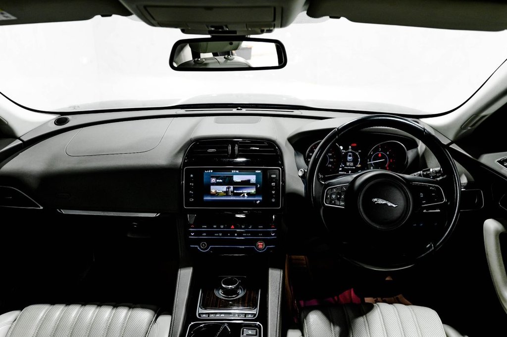 Used Jaguar F-Pace 2016 for sale - 76417088: Photo 31