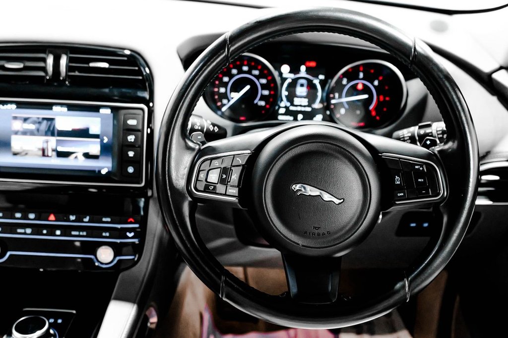 Used Jaguar F-Pace 2016 for sale - 76417088: Photo 32