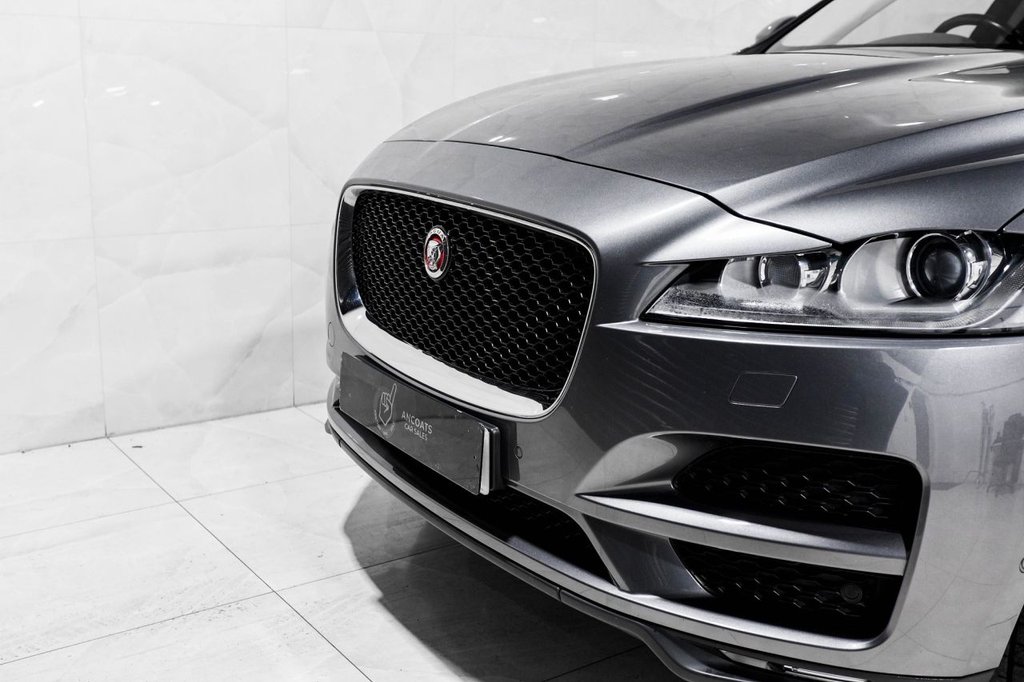 Used Jaguar F-Pace 2016 for sale - 76417088: Photo 40