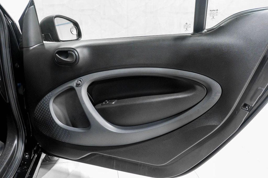 Used smart fortwo 2018 for sale - 76417223: Photo 11