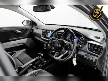 Used Kia Stonic 2020 for sale - 76416933: Photo