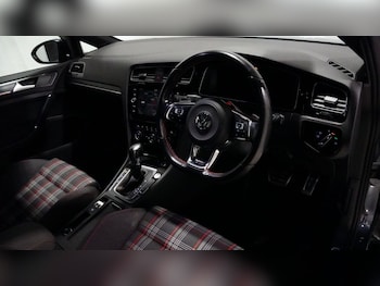 Used Volkswagen Golf 2019 for sale - 77642975: Photo