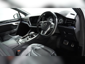 Used Volkswagen Touareg 2019 for sale - 78167002: Photo