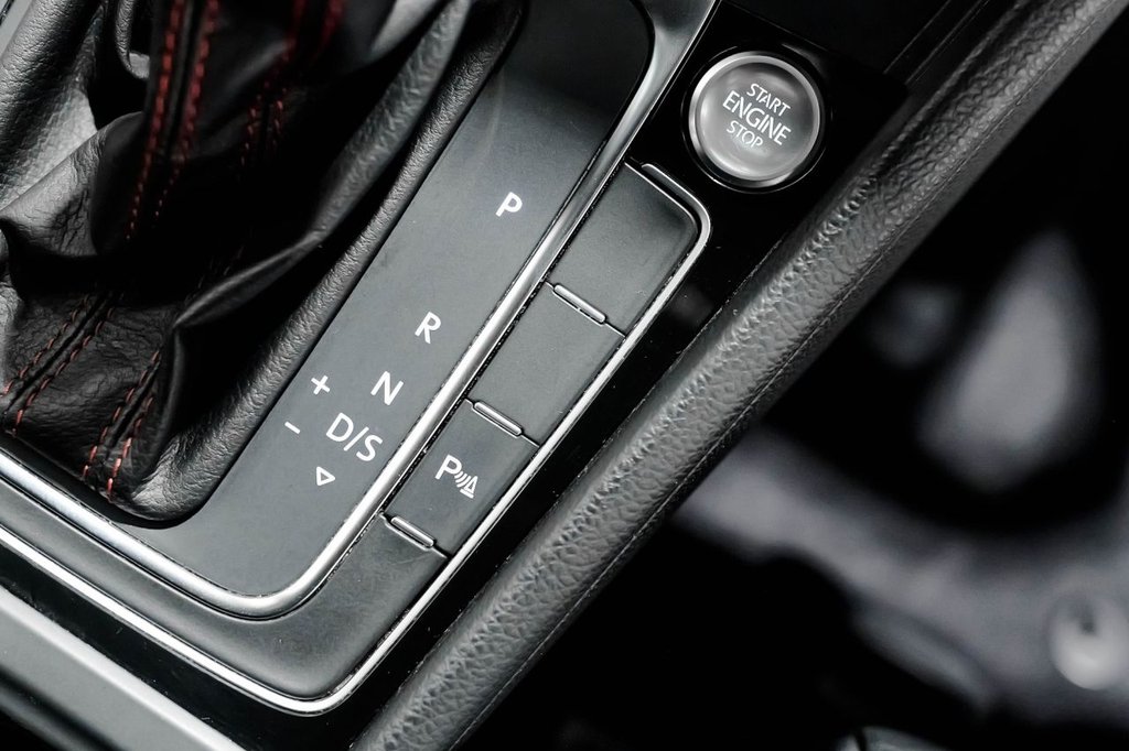 Used Volkswagen Golf 2017 for sale - 76417087: Photo 30