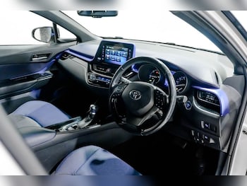 Used Toyota C-HR 2017 for sale - 77499174: Photo