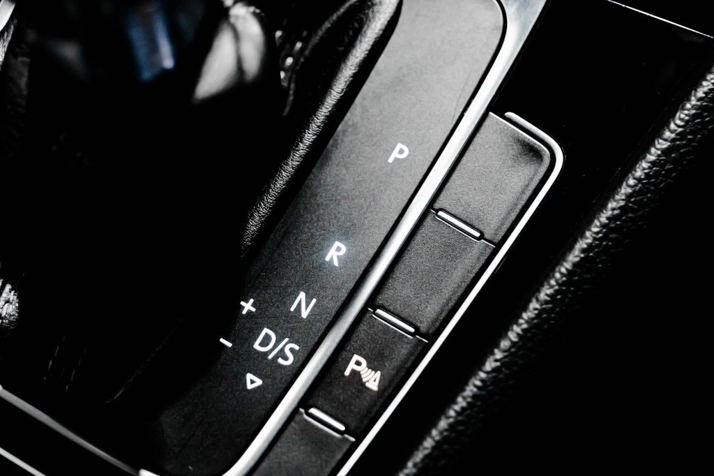 Used Volkswagen Golf 2017 for sale - 76417100: Photo 23